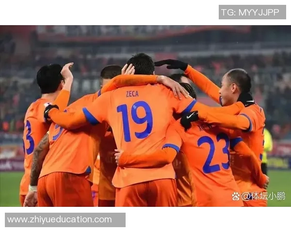 亚冠激战鲁能对阵恒大争夺小组出线权全力以赴展现球队实力